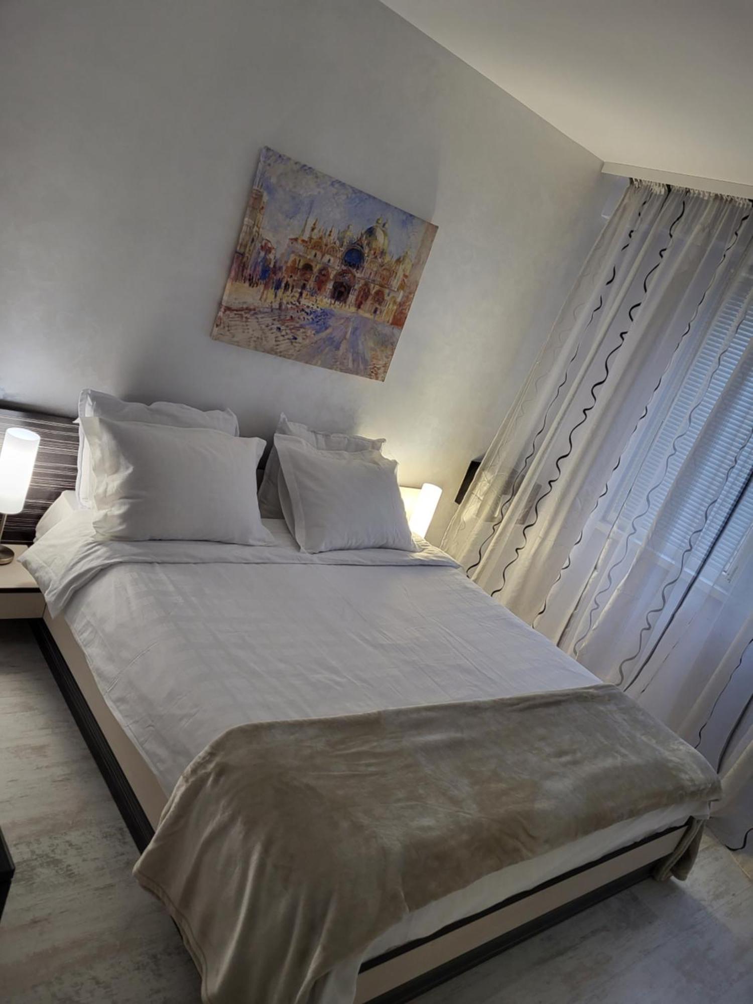 Luny Apartment Ruse Bagian luar foto